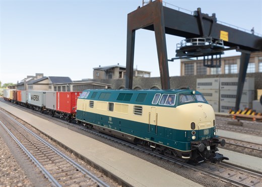 Mrklin 37824 - Schwere Diesellokomotive BR 221, D